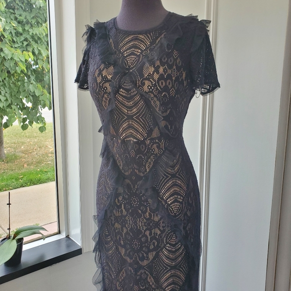 Lace dress - Picture 2 of 4